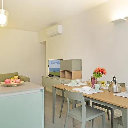 Apartment The And Blue Nest Gargnano